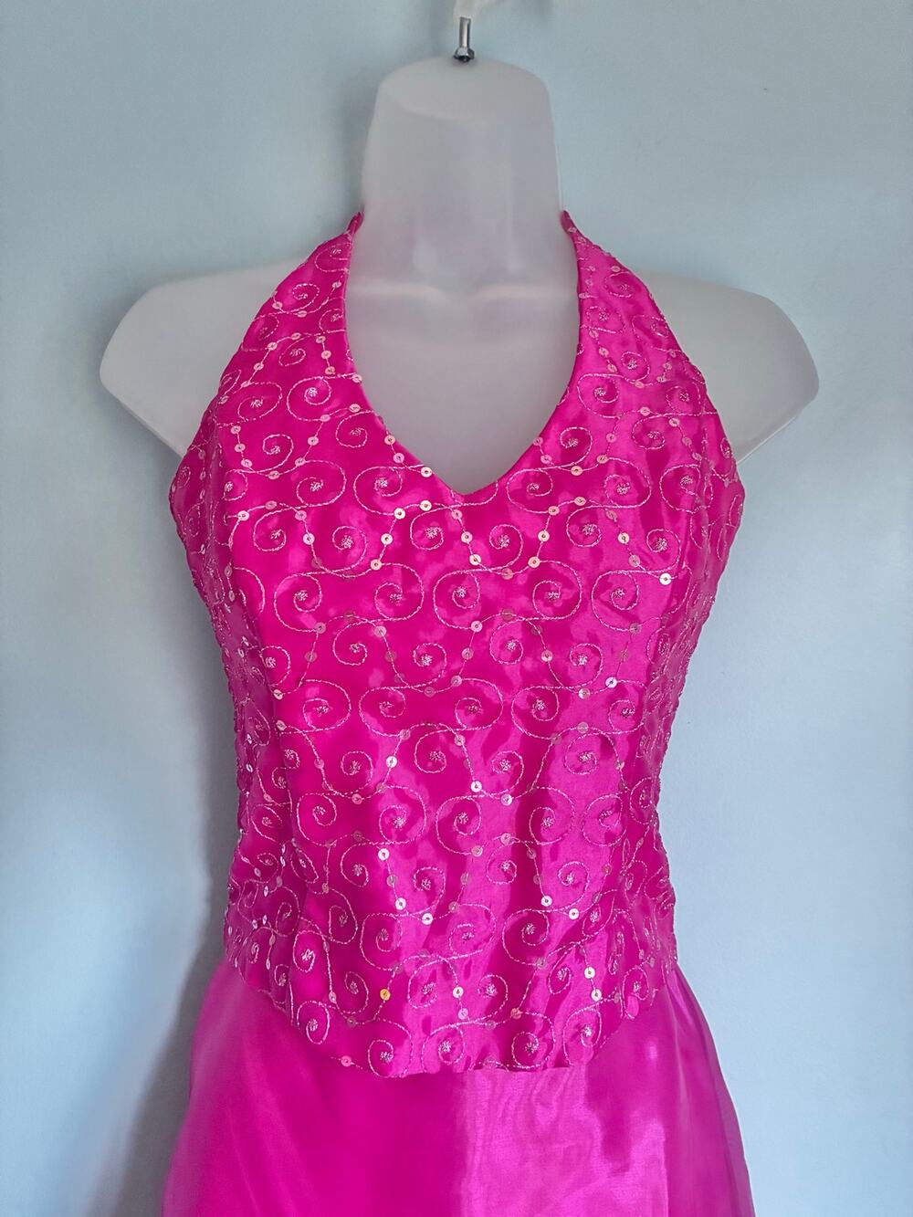 Blondie Nites Two Piece Sequin Embroidered Dress Corset Back Halter Size 5 Pink